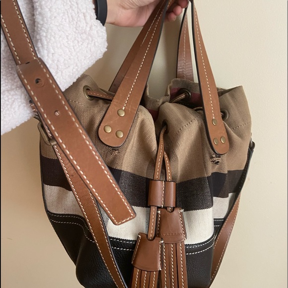 Burberry drawstring Heston bag. - Picture 3 of 9